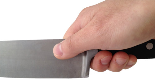 Couteau Santoku : technique du pinch grip